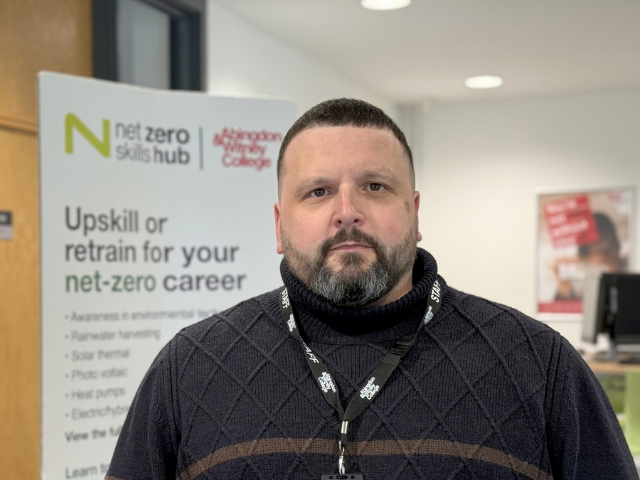 Construction lecturer Lee achieves prestigious MCIOB membership